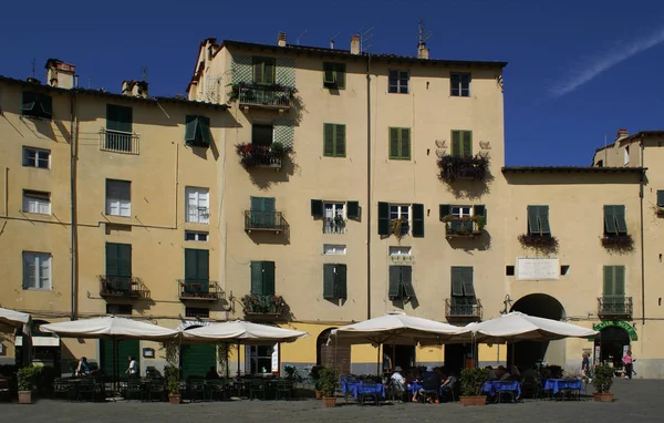 Lucca Daki Piazza Del Mercato Meydan Eski Bir Roma Amfitiyatrosu — Stok fotoğraf