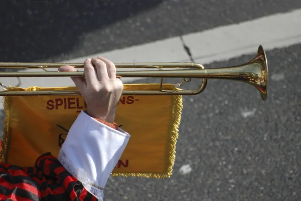 Trumpet Spelare Med Saxofon Gatan — Stockfoto