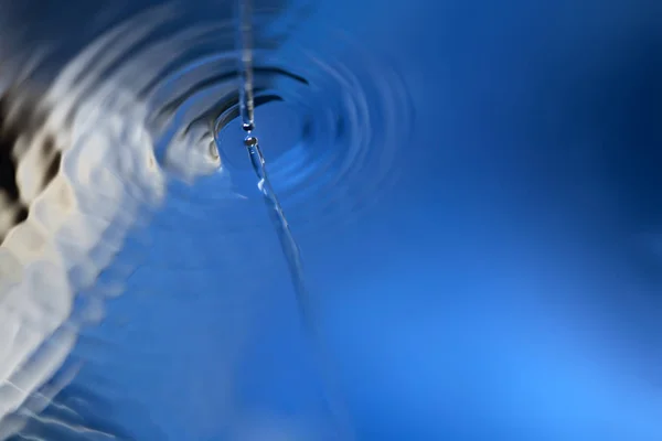 Vatten Droppe Den Blå Färgen — Stockfoto
