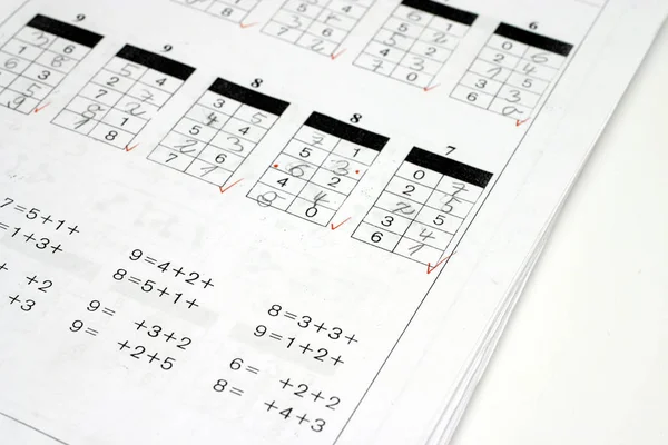 Крупним Планом Календар Цифрами Ручкою — стокове фото