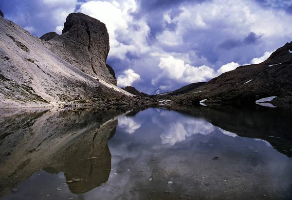 Wonderfully Situated Lago Antermoia Located Centre Rosengartengebirges Dolomiten Italy Gathering — Stock Photo, Image