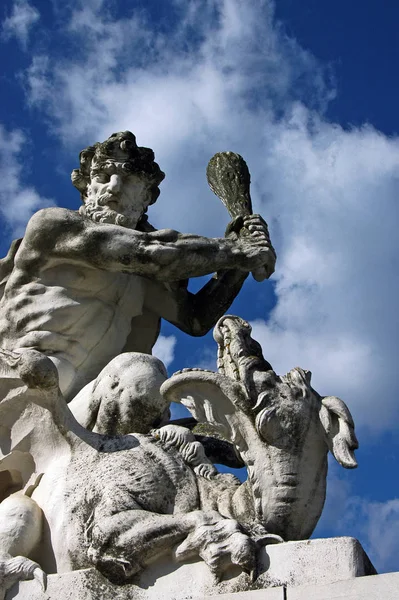 Statue Einer Jungen Frau Einem Stadtpark — Stockfoto