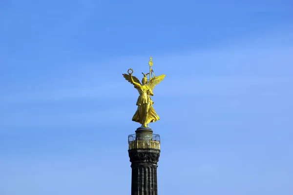 Brązowa Rzeźba Stworzona Przez Friedricha Drake Przedstawia Victorię Lorbeerkranzem Hełmem — Zdjęcie stockowe