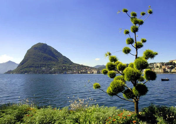 Monte San Salvatore Torens Majestueus Lugano Skyline Biedt Een Onvergelijkbaar — Stockfoto
