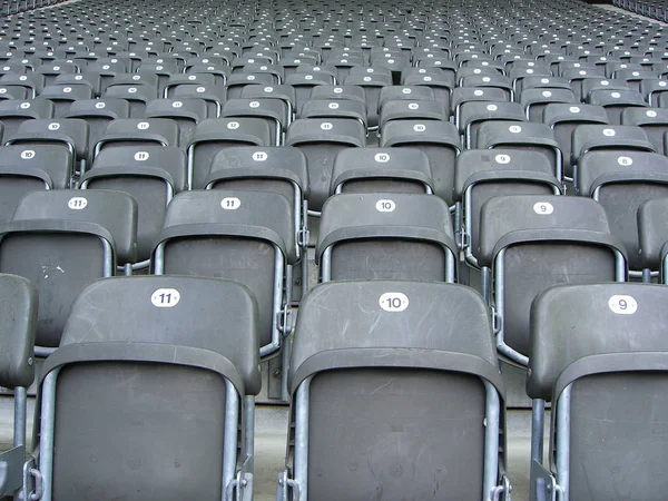 Rzędy Pustych Krzeseł Stadionie — Zdjęcie stockowe