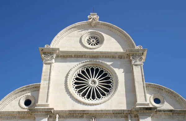 Görkemli Katedral Mimarisinin Manzarası — Stok fotoğraf