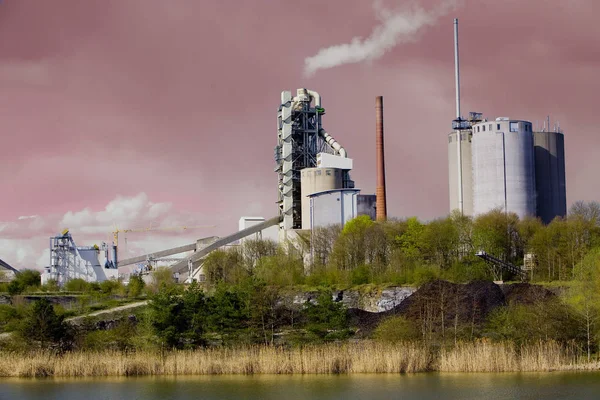 Fabrieksgebouwen Door Rivier — Stockfoto