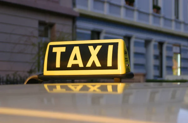 Señal Taxi Ciudad —  Fotos de Stock