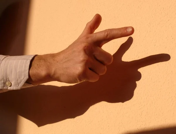 Man Hand Met Een Glas Water — Stockfoto