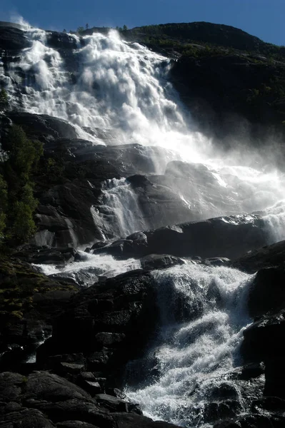 Hermosa Cascada Sobre Fondo Naturaleza —  Fotos de Stock