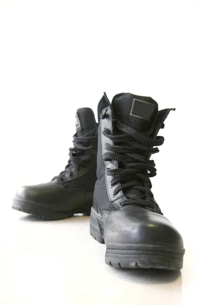 Zwarte Leren Laarzen Geïsoleerd Wit — Stockfoto