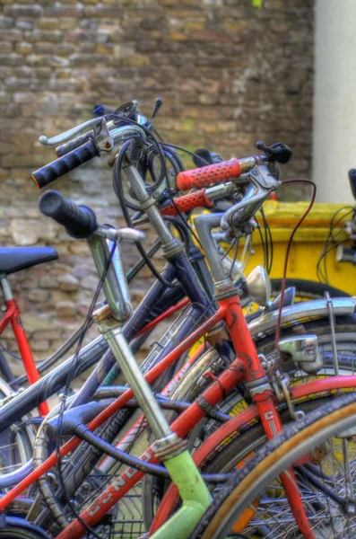 Fahrräder Hinterhof — Stockfoto
