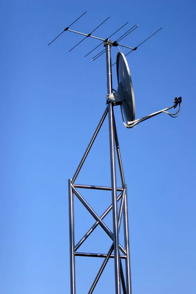 Δορυφορική Κεραία Μετάδοσης Απομακρυσμένη Επικοινωνία — Φωτογραφία Αρχείου