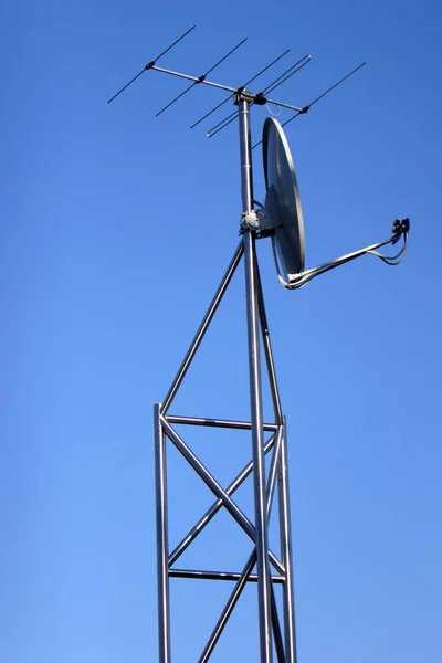 Antena Transmissão Por Satélite Comunicação Remota — Fotografia de Stock