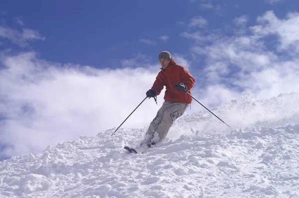 Skifahrer Den Winterbergen — Stockfoto