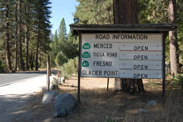 Parque Nacional Yosemite Signpost — Fotografia de Stock