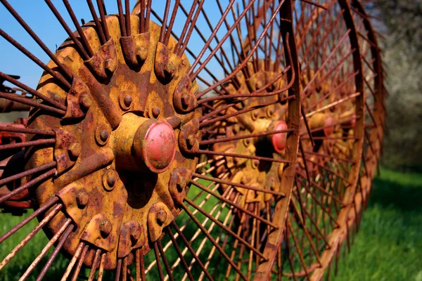 Velha Roda Ferro Enferrujado — Fotografia de Stock