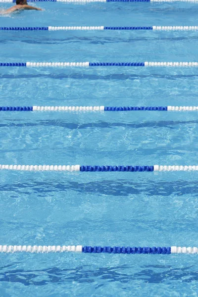 Schwimmbad Mit Blauem Wasser — Stockfoto
