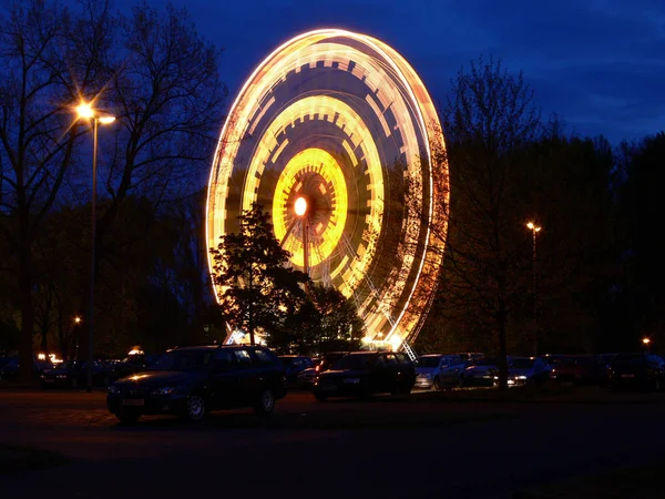 Élvezet Körhinta Vidámpark — Stock Fotó