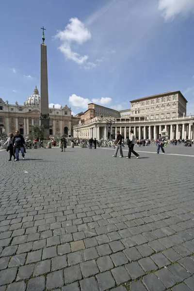 Turisti Piazza San Pietro — Foto Stock