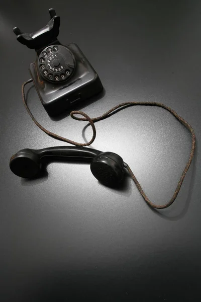 Starý Telefon Černém Pozadí — Stock fotografie
