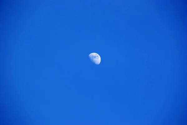 Księżyc Nad Berlinem Kwietniu — Zdjęcie stockowe