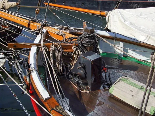 港内の古い帆船の船首 — ストック写真
