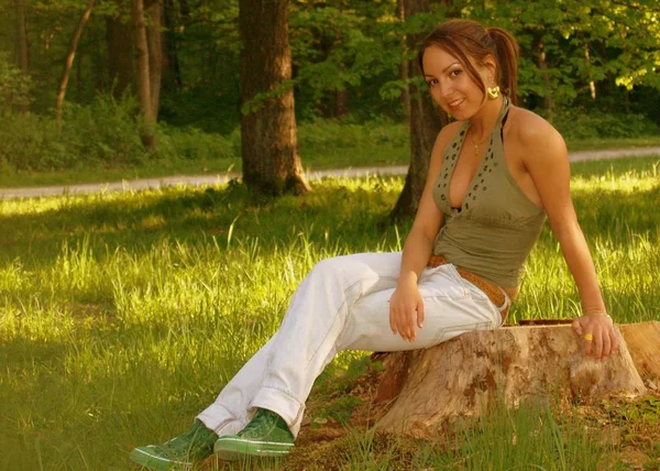 Retrato Una Mujer Hermosa — Foto de Stock