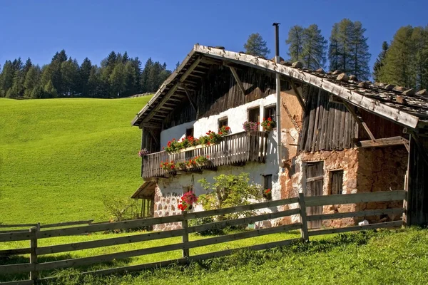 Altes Holzhaus Den Bergen — Stockfoto