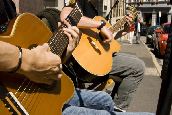 Een Groep Afrikaans Amerikaanse Mannen Die Gitaar Spelen — Stockfoto