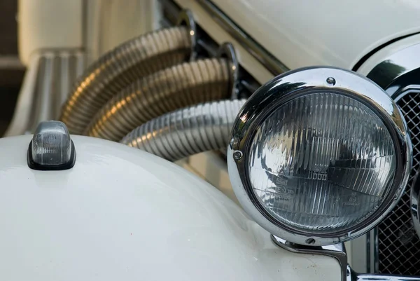Vintage Car Headlight Close Seup — стоковое фото