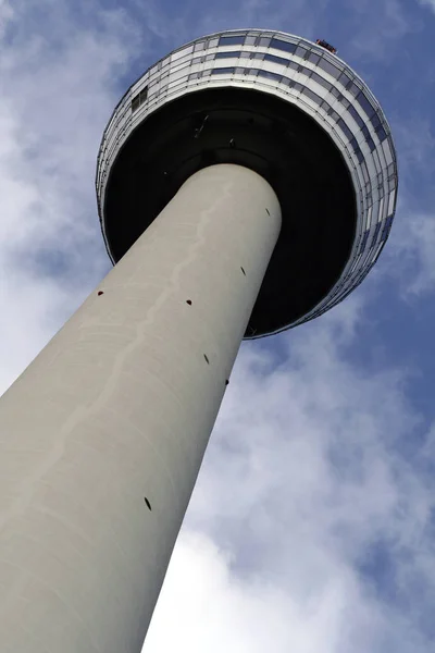 Stottert Toren Diagonaal Foto — Stockfoto