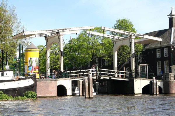 Γέφυρα Καναλιού Στο Άμστερνταμ — Φωτογραφία Αρχείου