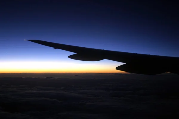 Zicht Vanuit Het Raam Van Het Vliegtuig — Stockfoto