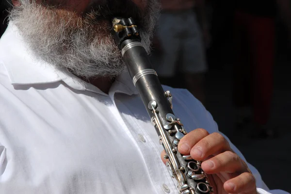 Close Homem Tocando Guitarra — Fotografia de Stock