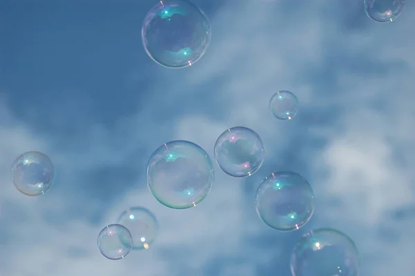 Burbujas Jabón Sobre Fondo Azul Cielo — Foto de Stock