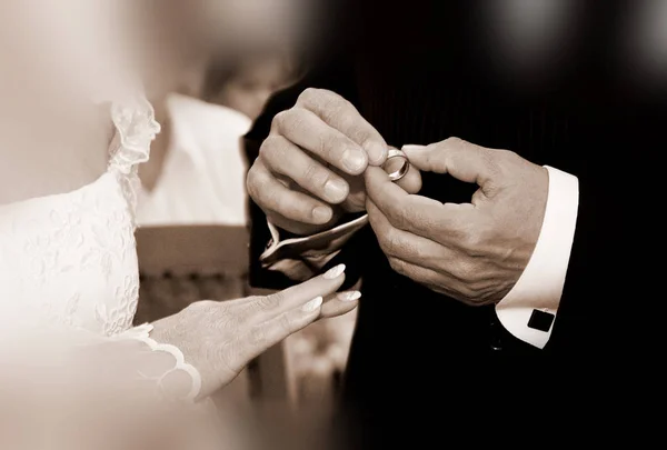 Think Ring Changing Every Wedding Pretty Exciting Moment — Stock Photo, Image