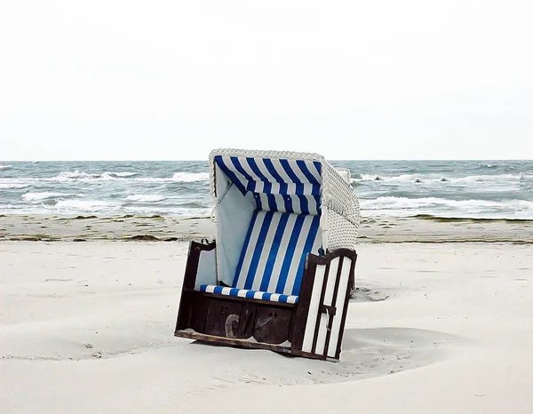 Drewniane Krzesła Plaży — Zdjęcie stockowe
