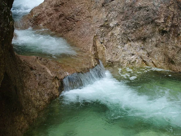 Belle Cascade Sur Fond Nature — Photo