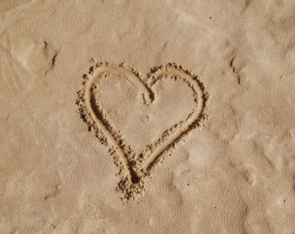 Kumda Bir Kalp — Stok fotoğraf