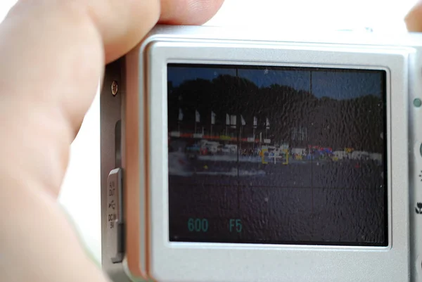 Handen Håller Smartphone Med Svart Skärm — Stockfoto