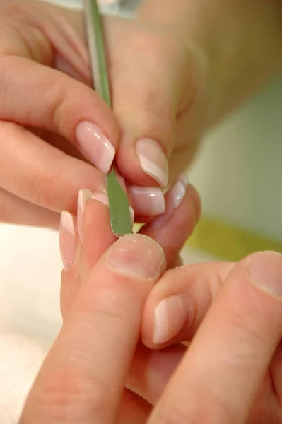 Close Van Vrouwelijke Handen Met Manicure — Stockfoto