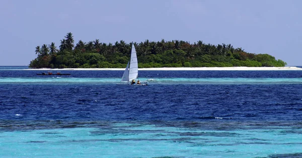 Segeln Vor Traumhafter Kulisse — Stockfoto