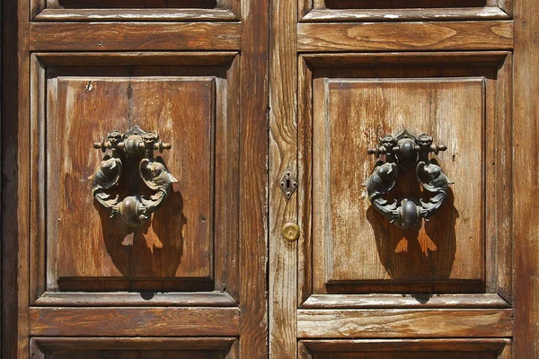 Старая Деревянная Дверь Церкви — стоковое фото