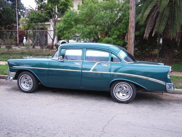 Viejo Coche Aparcado Carretera — Foto de Stock