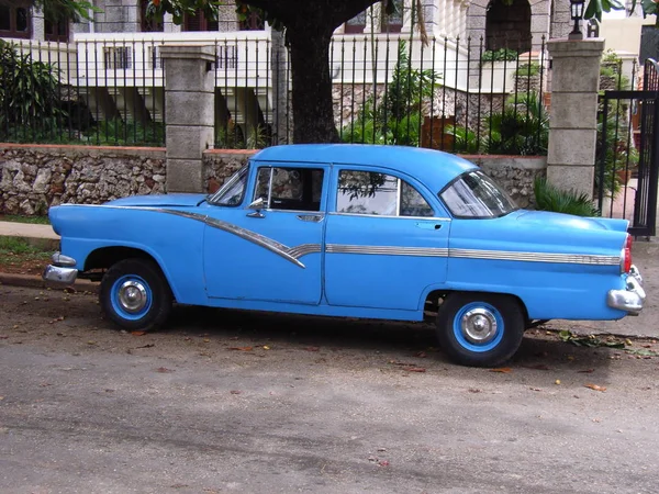 Coche Viejo Ciudad —  Fotos de Stock