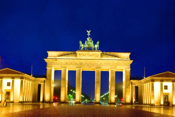 Puerta Brandenburgo Por Noche —  Fotos de Stock