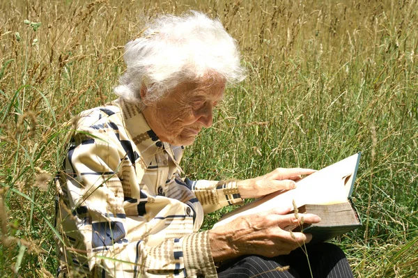 Portrait Grand Mère Mignonne — Photo