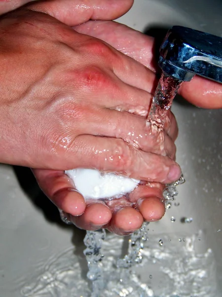 Het Water Van Kraan Wassen — Stockfoto