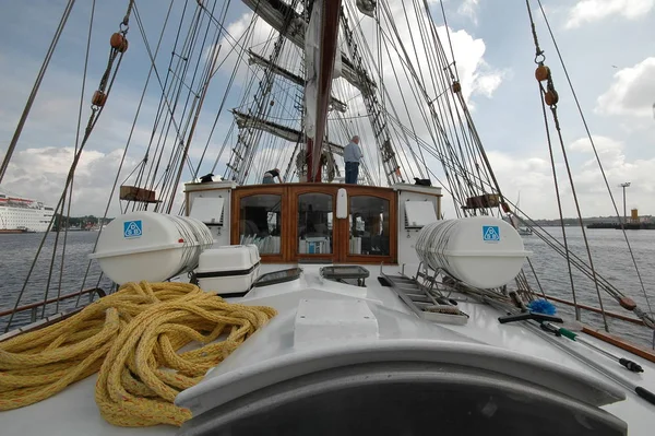 Barca Vela Nel Porto Del Mediterraneo — Foto Stock